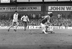 Images Dated 30th January 1982: English League Division One match at Goodison Park. Everton 1 v Tottenham Hotspur 1