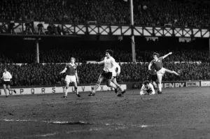Images Dated 30th January 1982: English League Division One match at Goodison Park. Everton 1 v Tottenham Hotspur 1