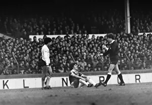 Images Dated 30th January 1982: English League Division One match at Goodison Park. Everton 1 v Tottenham Hotspur 1