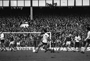 Images Dated 30th January 1982: English League Division One match at Goodison Park. Everton 1 v Tottenham Hotspur 1