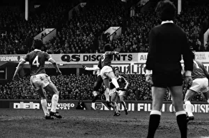 Images Dated 30th January 1982: English League Division One match at Goodison Park. Everton 1 v Tottenham Hotspur 1