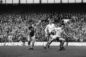Images Dated 30th January 1982: English League Division One match at Goodison Park. Everton 1 v Tottenham Hotspur 1