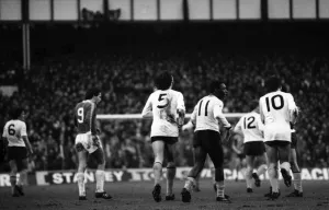 Images Dated 30th January 1982: English League Division One match at Goodison Park. Everton 1 v Tottenham Hotspur 1