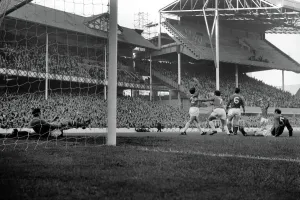 Goal Gallery: English League Division One match at Goodison Park Everton 1 v Nottingham Forest 0