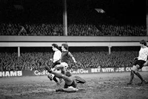 Images Dated 19th February 1975: English League Division One match at Upton Park West Ham United 0 v Liverpool 0