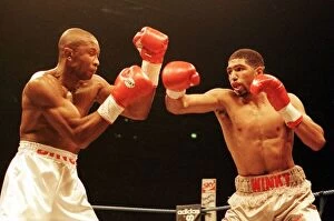 Images Dated 9th November 1996: Ensley Bingham covers up against Ronald Wright of the USA in their WBO Light Middleweight
