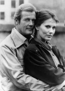 Entertainment: Film: James Bond: Roger Moore and his co-star Maud Adams in the Bond film Entertainment: Film: James Bond: Roger Moore and his co-star Maud Adams in the Bond film