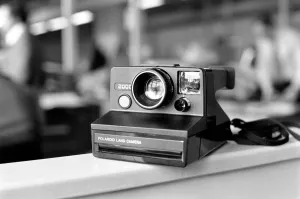 Images Dated 8th April 1977: Equipment: Old: Cameras: Polaroid cameras. April 1977 77-01998-001