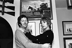 Images Dated 7th January 2019: Eric Clapton and wife Pattie, pictured in front of a photograph of his racehorse Via