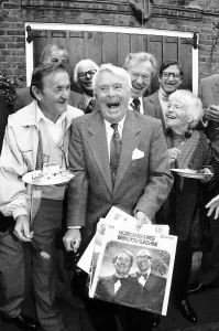 Ernie Wise unveils the plaque May 1992 on the house in Grey Close Hampstead Ernie Wise unveils the plaque May 1992 on the house in Grey Close Hampstead