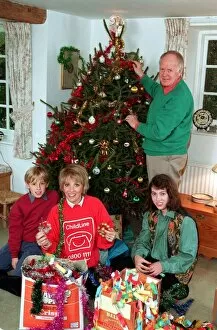 Images Dated 7th December 1992: ESTHER RANTZEN AND HUSBAND DESMOND WILCOX WITH CHILDREN REBECCA WILCOX AND JOSHUA WILCOX
