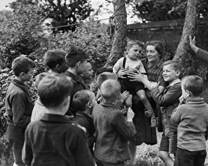 Evacuated children with their teacher Mrs Hunt in St. Ives Evacuated children with their teacher Mrs Hunt in St. Ives