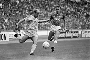 Images Dated 1st August 1987: Everton 1-0 Coventry, Charity Shield football match at Wembley Stadium, London