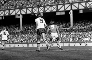 Images Dated 25th August 1984: Everton 1 v. Tottenham Hotspur 4. August 1984 MF17-17-016
