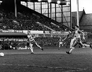 Images Dated 6th December 1986: Everton 4-0 Norwich, Division One match held at Goodison Park