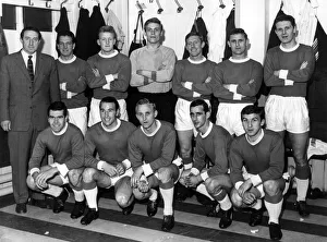 Everton football team players with manager Harry Catterick. 13th September 1963 Everton football team players with manager Harry Catterick. 13th September 1963