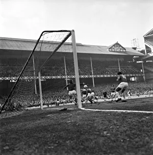Everton v. Arsenal: L to R Wilson (Arsenal keeper), Roberts (Arsenal) Everton v. Arsenal: L to R Wilson (Arsenal keeper), Roberts (Arsenal)