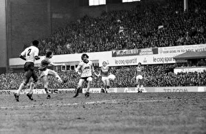 Images Dated 23rd March 1985: Everton v. Arsenal. March 1985 MF20-13-012 The final score was a two nil victory to