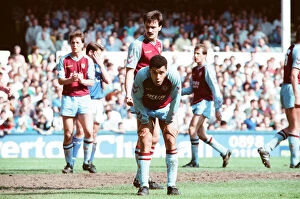 Images Dated 5th May 1990: Everton v Aston Villa league match at Goodison Park May 1990