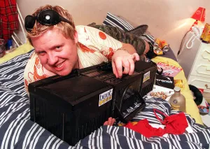Ewan MacLeod New DJ for Beat 106 FM November 1999 in Glasgow having a hard time getting Ewan MacLeod New DJ for Beat 106 FM November 1999 in Glasgow having a hard time getting