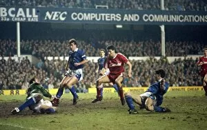 Images Dated 20th February 1991: FA Cup Fifth Round replay at Goodison Park. Everton 4 v Liverpool 4 after extra