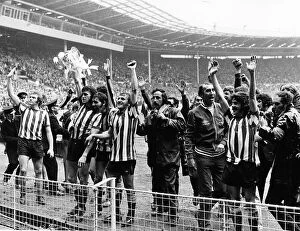 Competitions Gallery: FA Cup Final 73 Sunderland v Leeds Sunderland team wave to fans after their win