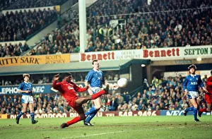 Images Dated 21st February 1990: FA Cup Replay. Everton 1 v. Oldham Athletic 1. 21st February 1990