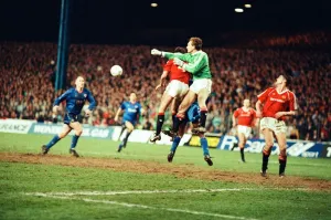 Images Dated 11th April 1990: FA Cup Replay. Manchester United 2 v. Oldham Athletic 1. 11th April 1990