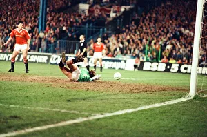 Images Dated 11th April 1990: FA Cup Replay. Manchester United 2 v. Oldham Athletic 1. 11th April 1990