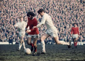 Images Dated 14th March 1970: FA Cup Semi Final match Leeds United 0 v Manchester United 0 George Best is