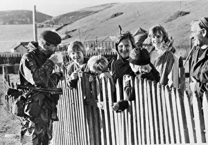 Images Dated 1st April 1982: FALKLANDS WAR TASK FORCE - SOLDIER TALKING TO CHILDREN & DRINKING HOT DRINK - April 1982