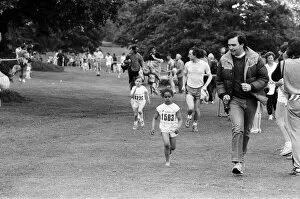 Images Dated 8th June 1986: Family fun run in Prospect Park, Reading. 8th June 1986
