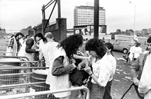 Images Dated 4th June 1985: Fans getting their bags searched before they go into St