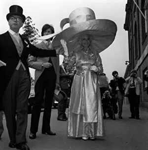 Images Dated 19th June 1970: Fashion at Royal Ascot - June 1970 Ladies Day - Gertrude Shilling shows off her