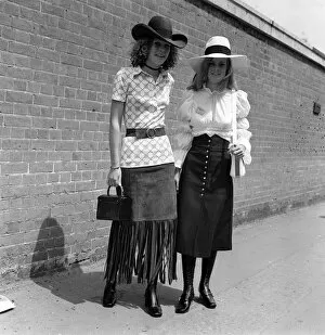 Images Dated 19th June 1970: Fashion at Royal Ascot - June 1970 Ladies Day - A woman shows off her style of