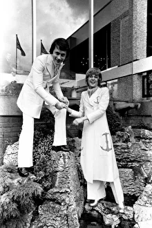 Images Dated 28th April 1970: A fashion shoot featuring men and women from Newcastle Breweries at Gosforth Park Hotel