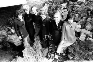 Images Dated 28th April 1970: A fashion shoot featuring men and women from Newcastle Breweries at Gosforth Park Hotel
