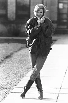 Fiona Fullerton February 1989 dressed for the outdoors A©mirrorpix