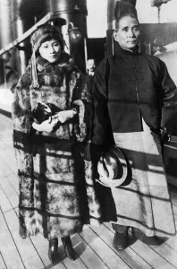 First president and founding father of the Republic of China Sun Yat-sen arrives at Kobe First president and founding father of the Republic of China Sun Yat-sen arrives at Kobe