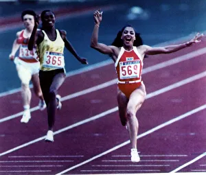 Images Dated 3rd October 1988: Florence Griffith Joyner American runner wins race
