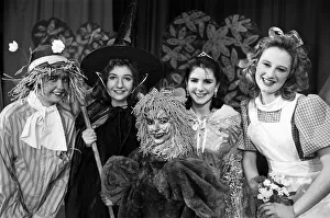Following the Yellow Brick Road... Julie Jackson, Ruth Kaye, Karen Dawson Following the Yellow Brick Road... Julie Jackson, Ruth Kaye, Karen Dawson