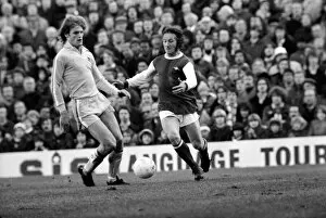 Images Dated 3rd January 1977: Football: Arsenal (1) vs. Leeds United (1). Division I. January 1977 77-00029-019