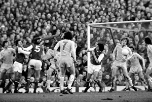 Images Dated 3rd January 1977: Football: Arsenal (1) vs. Leeds United (1). Division I. January 1977 77-00029-020