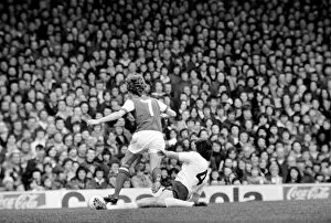 Images Dated 11th April 1977: Football: Arsenal (1) vs. Tottenham Hotspur (0). April 1977 77-02053-050