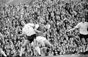 Images Dated 11th April 1977: Football: Arsenal (1) vs. Tottenham Hotspur (0). April 1977 77-02053-061