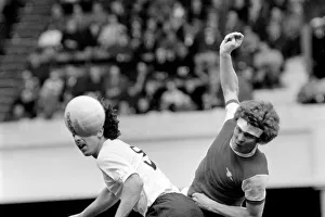 Images Dated 11th April 1977: Football: Arsenal (1) vs. Tottenham Hotspur (0). April 1977 77-02053-022