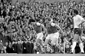 Images Dated 11th April 1977: Football: Arsenal (1) vs. Tottenham Hotspur (0). April 1977 77-02053-018