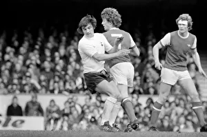 Images Dated 11th April 1977: Football: Arsenal (1) vs. Tottenham Hotspur (0). April 1977 77-02053
