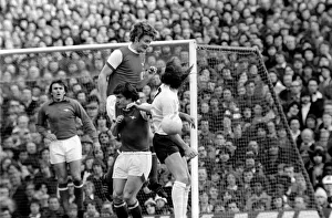 Images Dated 11th April 1977: Football: Arsenal (1) vs. Tottenham Hotspur (0). April 1977 77-02053-052