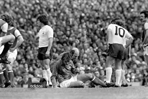 Images Dated 11th April 1977: Football: Arsenal (1) vs. Tottenham Hotspur (0). April 1977 77-02053-026